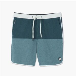 Vuori Cruise Boardshort Size 32 Color: Deep Sea Colorblock NWT